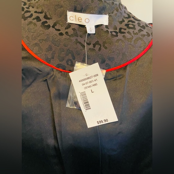 Black on black animal print coat! - Picture 6 of 7